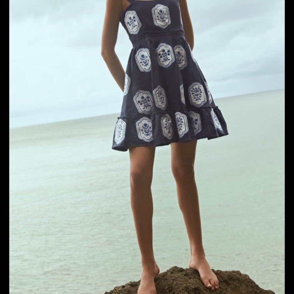 ISO agua bendita dresses size L